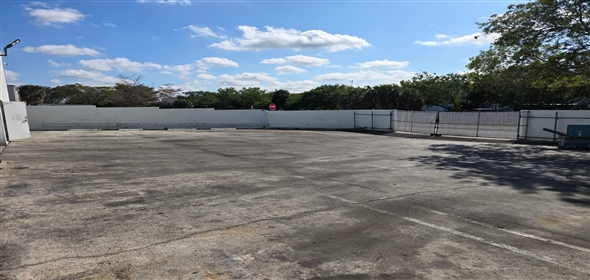 12438 Wiles Rd Coral Springs Florida, 33076 | Beautiful Warehouse Office