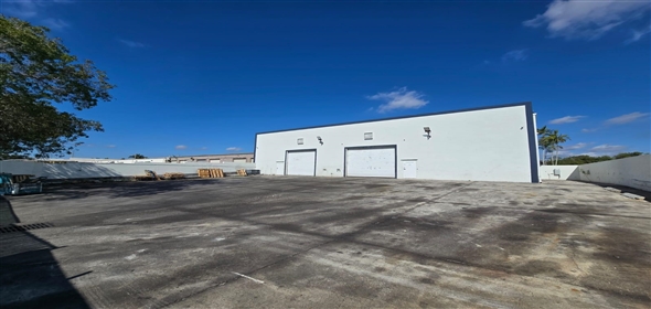 12438 Wiles Rd Coral Springs Florida, 33076 | Beautiful Warehouse Office