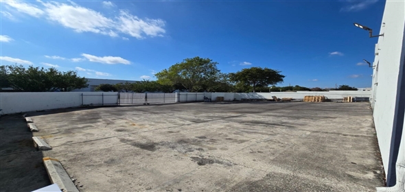 12438 Wiles Rd Coral Springs Florida, 33076 | Beautiful Warehouse Office