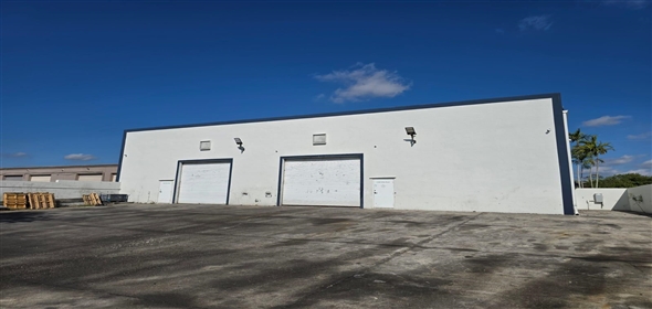 12438 Wiles Rd Coral Springs Florida, 33076 | Beautiful Warehouse Office