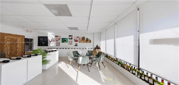2207 SW 22nd St Miami Florida, 33145 | Beautiful free Standing Space