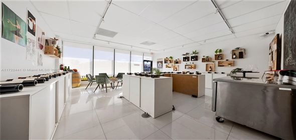 2207 SW 22nd St Miami Florida, 33145 | Beautiful free Standing Space
