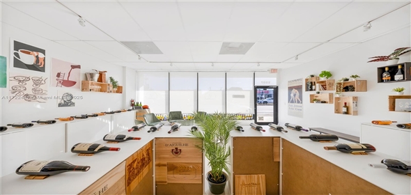 2207 SW 22nd St Miami Florida, 33145 | Beautiful free Standing Space