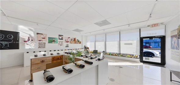 2207 SW 22nd St Miami Florida, 33145 | Beautiful free Standing Space