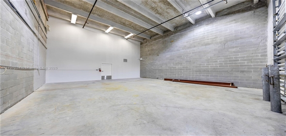 11383 NW 122nd St # 9 Medley Florida, 33178 | Beautiful Free Standing Space