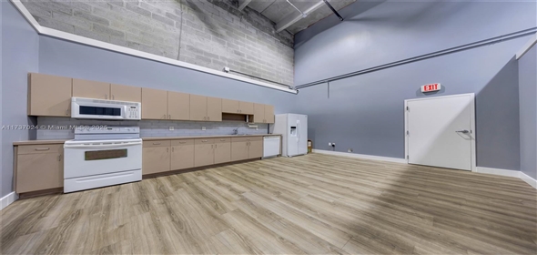 11383 NW 122nd St # 9 Medley Florida, 33178 | Beautiful Free Standing Space