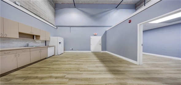 11383 NW 122nd St # 9 Medley Florida, 33178 | Beautiful Free Standing Space