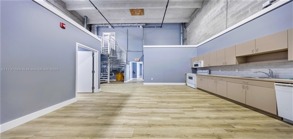 11383 NW 122nd St # 9 Medley Florida, 33178 | Beautiful Free Standing Space