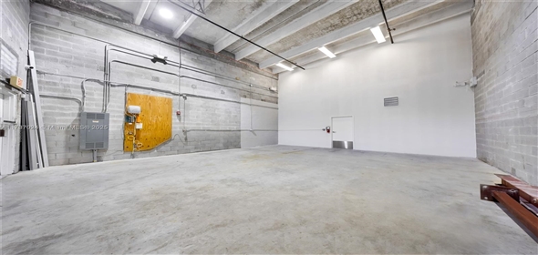 11383 NW 122nd St # 9 Medley Florida, 33178 | Beautiful Free Standing Space