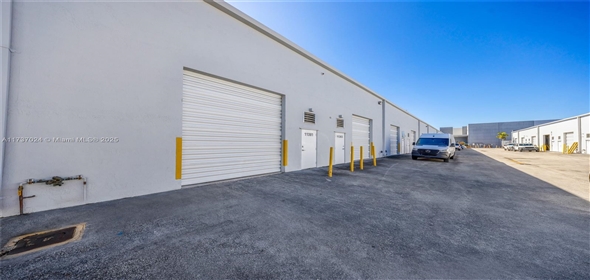 11383 NW 122nd St # 9 Medley Florida, 33178 | Beautiful Free Standing Space