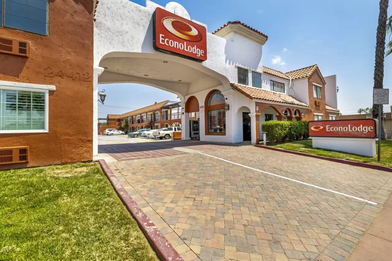 Econo Lodge Hotel - Prime Investment Opportunity in Moreno Valley, CA