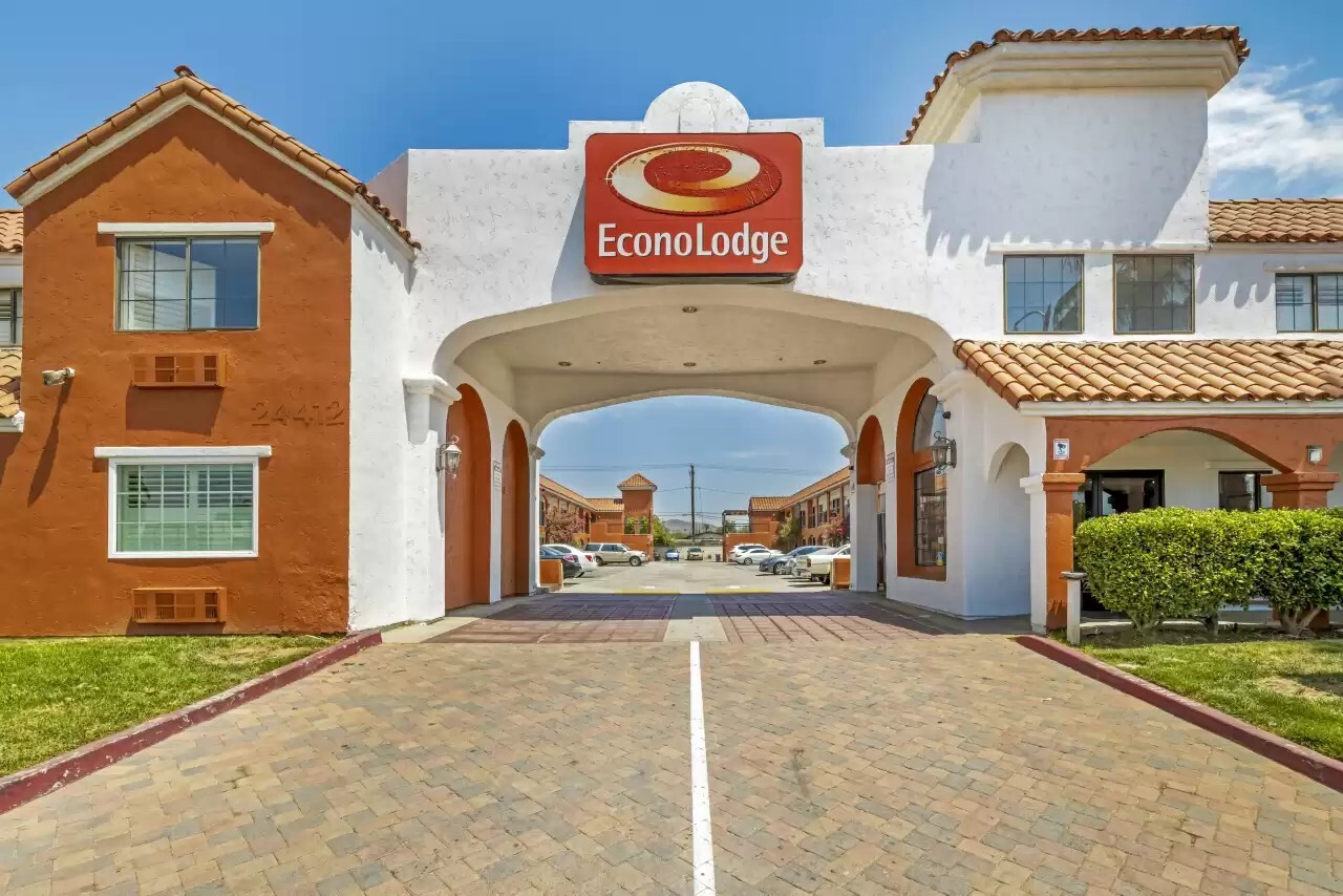 Econo Lodge Hotel - Prime Investment Opportunity in Moreno Valley, CA