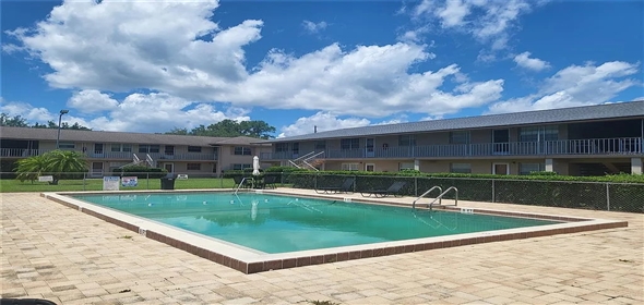 1100 E Caroline St APT 115 Tavares Florida, 32778 | Exclusive Family Home