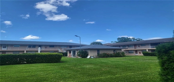 1100 E Caroline St APT 115 Tavares Florida, 32778 | Exclusive Family Home