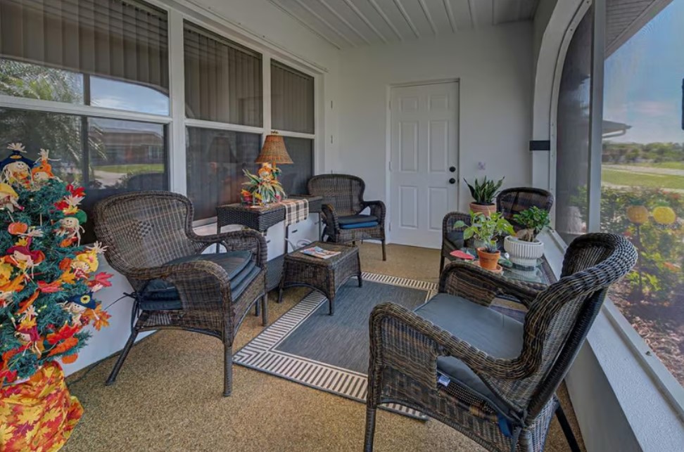 Perfect Oasis in Beautifully Maintained Home