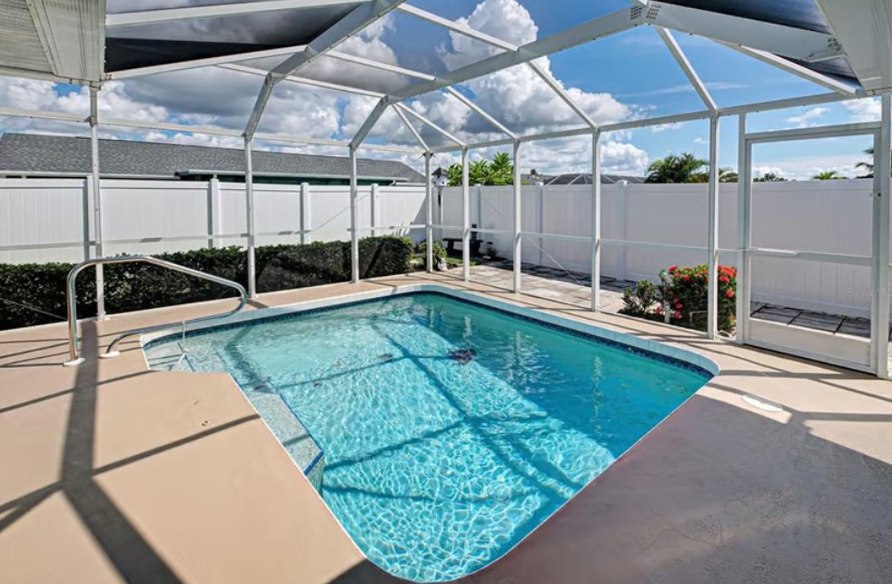 Perfect Oasis in Beautifully Maintained Home