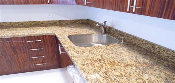 2450 NE 135th St # 812 North Miami Florida, 33181 | Cozy and Beautiful Condo