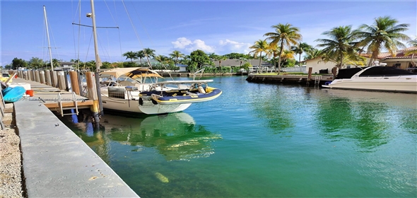 2450 NE 135th St # 812 North Miami Florida, 33181 | Cozy and Beautiful Condo