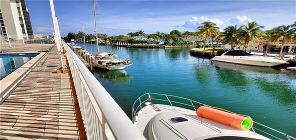 2450 NE 135th St # 812 North Miami Florida, 33181 | Cozy and Beautiful Condo