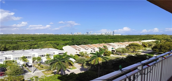 2450 NE 135th St # 812 North Miami Florida, 33181 | Cozy and Beautiful Condo