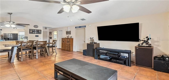 2733 Montego Bay BOULEVARD Kissimmee Florida, 34746 | Conveniently Located Home