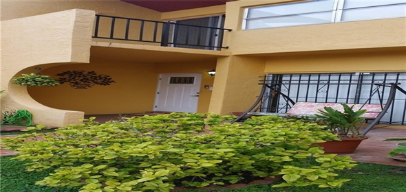 13701 SW 84 St # B Kendall Florida, 33183 | Comfortable Residential Condo