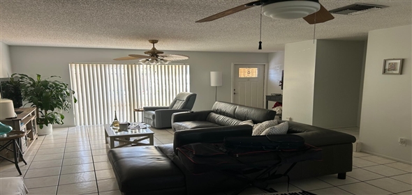 13701 SW 84 St # B Kendall Florida, 33183 | Comfortable Residential Condo