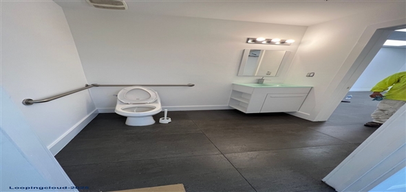 5065 NW 74TH AVE, #5 Miami Florida, 33166 | Nice Warehouse + Office Space