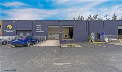  Divisible Multi-Bay Warehouse