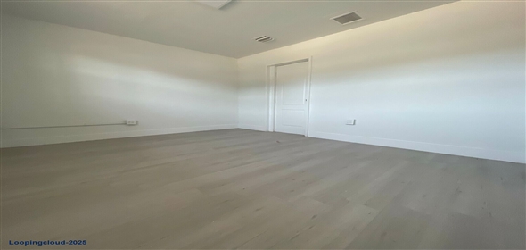 1665-69 West 33rd Place Hialeah Florida, 33012 | Nice Warehouse + Office space