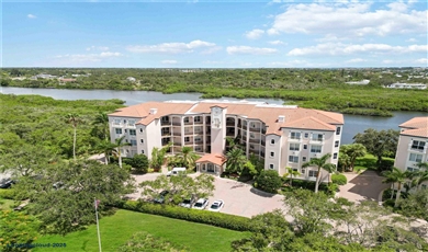  5450 EAGLES POINT CIR #405 Sarasota