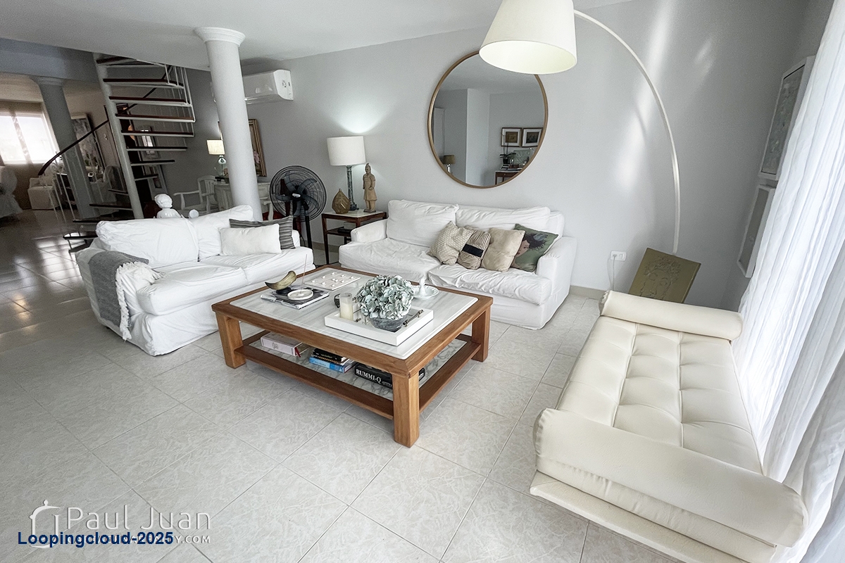 Stylish Two-Story Apartment in Bocagrande with Panoramic Ocean Views and Dual Balconies