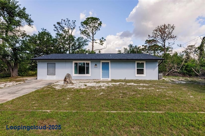 Charming 3-Bedroom Single Family Home in Gulf Cove with Screened Patio & Optional River Access
