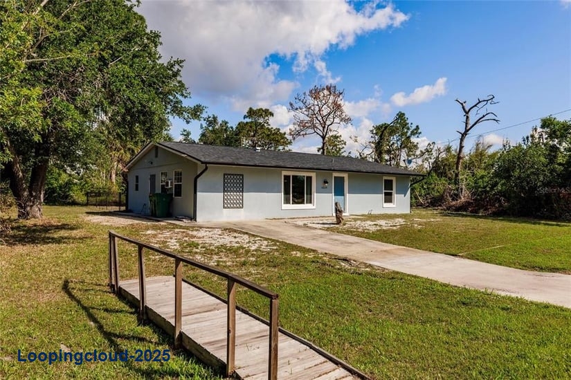 Charming 3-Bedroom Single Family Home in Gulf Cove with Screened Patio & Optional River Access