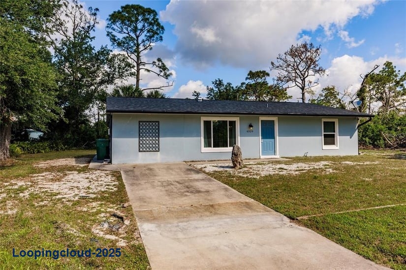 Charming 3-Bedroom Single Family Home in Gulf Cove with Screened Patio & Optional River Access