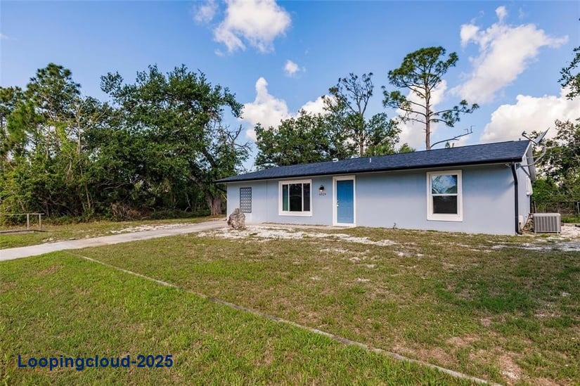 Charming 3-Bedroom Single Family Home in Gulf Cove with Screened Patio & Optional River Access