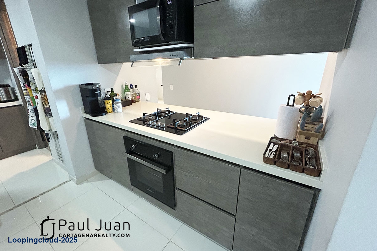 Impeccable 3-Bedroom Apartment with Study, Balcony & Garage – Move-In Ready!