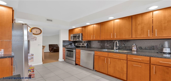 2801 NE 183 St # 301 Aventura Florida, 33160 | Nice and Beautiful Condo