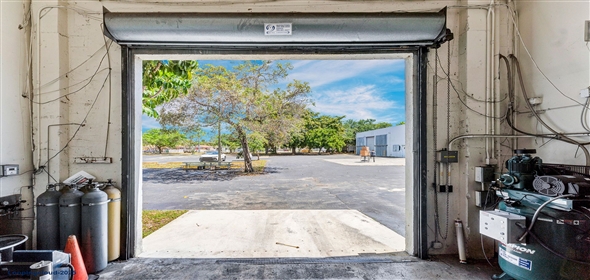 4790 NW 157th St Hialeah Florida, 33014 | Great Industrial Freestanding Building