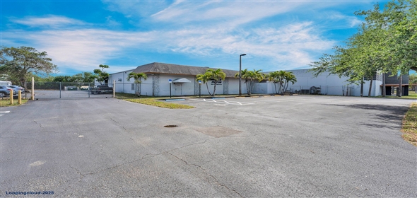 4790 NW 157th St Hialeah Florida, 33014 | Great Industrial Freestanding Building