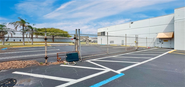 4790 NW 157th St Hialeah Florida, 33014 | Great Industrial Freestanding Building