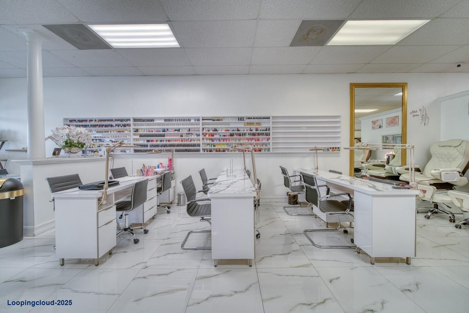 Contemporary, Fully Equipped Beauty Salon Available for Sale – Eureka & Florida Turnpike Area