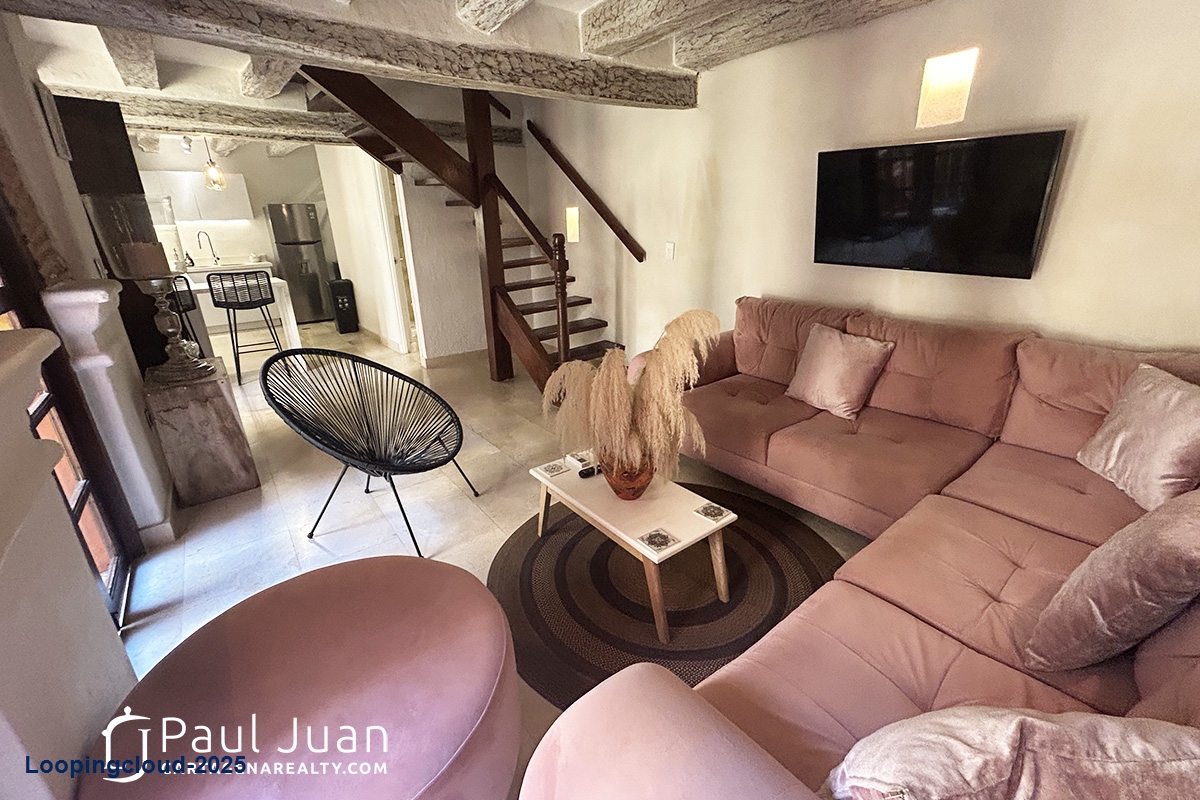 Turn-Key Two-Bedroom Apartment with Terrace and Jacuzzi in Historic Center, Ideal for Airbnb