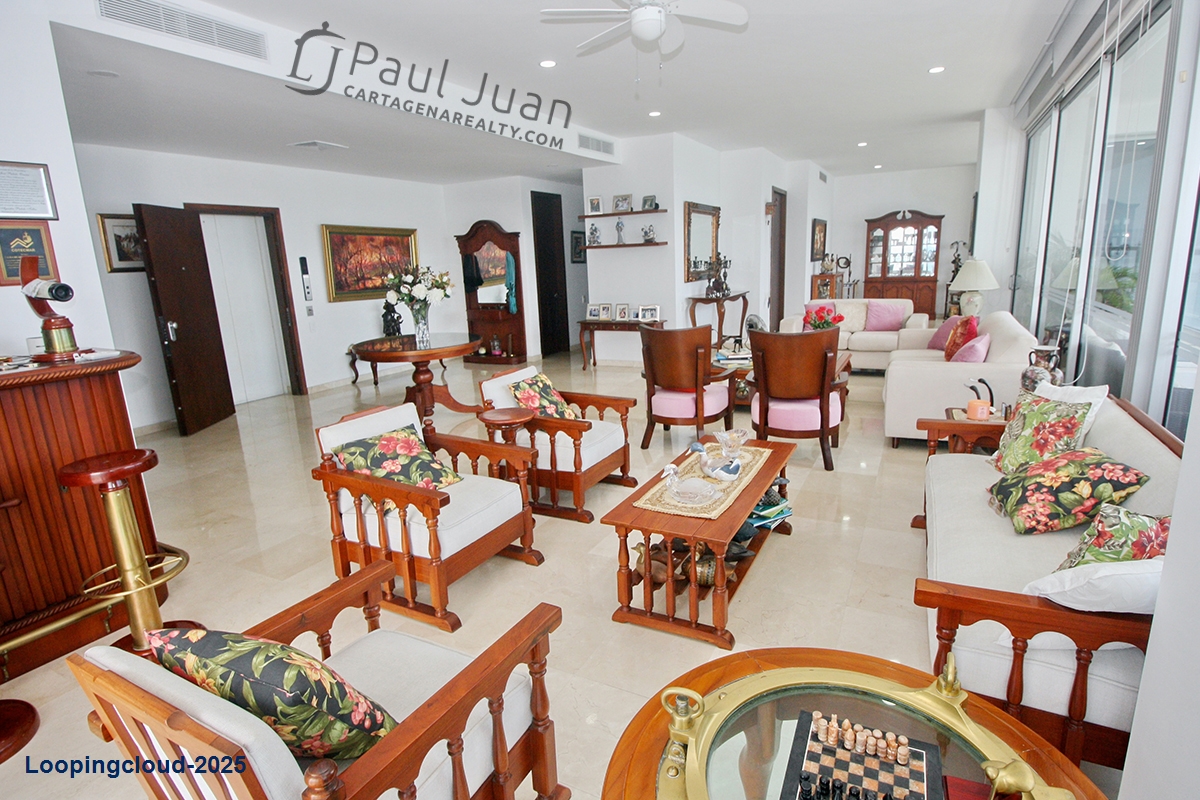 Bayfront Apartment with Panoramic Views in Castillogrande – 3 Beds, Impeccable Condition