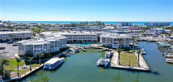 5325 MARINA Drive #431 Holmes Beach Florida, 34217 | Stylish and Comfortable Condominium