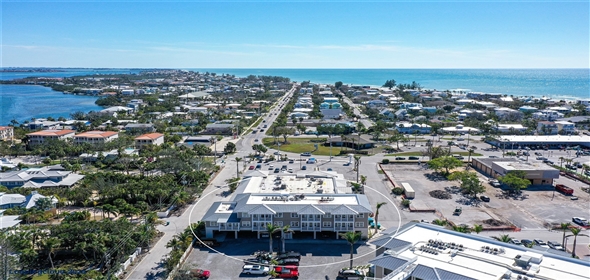 5325 MARINA Drive #431 Holmes Beach Florida, 34217 | Stylish and Comfortable Condominium