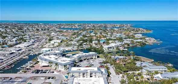 5325 MARINA Drive #431 Holmes Beach Florida, 34217 | Stylish and Comfortable Condominium