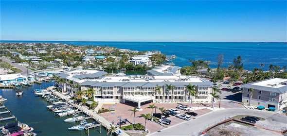 5325 MARINA Drive #431 Holmes Beach Florida, 34217 | Stylish and Comfortable Condominium