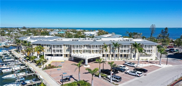 5325 MARINA Drive #431 Holmes Beach Florida, 34217 | Stylish and Comfortable Condominium