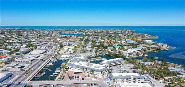 5325 MARINA Drive #431 Holmes Beach Florida, 34217 | Stylish and Comfortable Condominium
